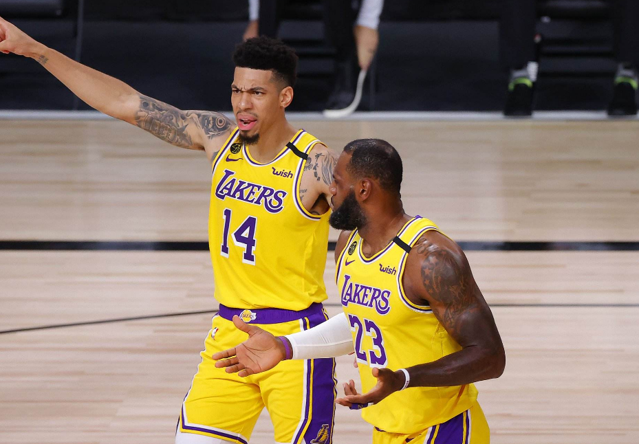 包含土耳其男篮轻取鹈鹕，丹尼·格林打破历史纪录的词条