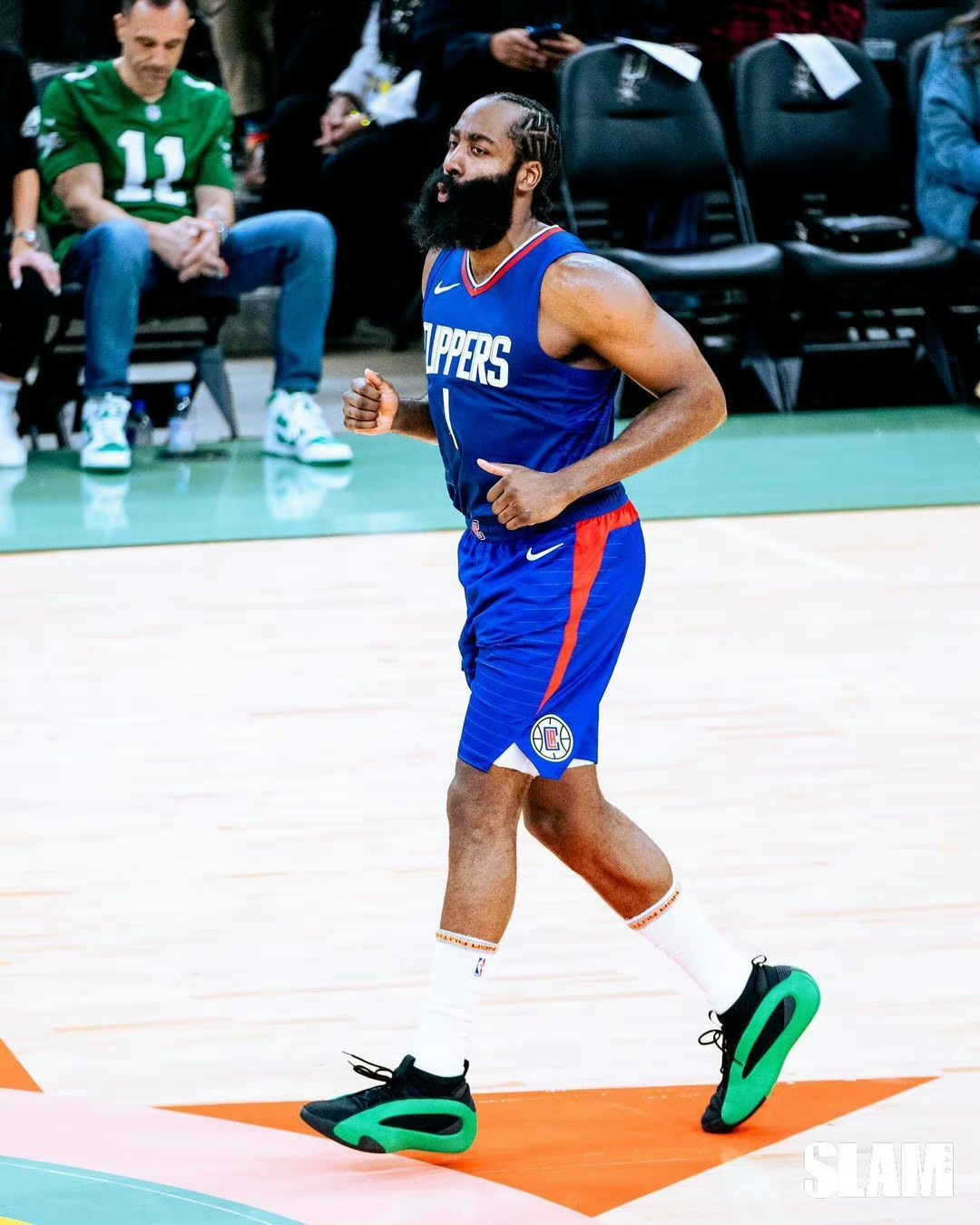 鹈鹕逆转公牛，伦纳德一己之力扛起全队的简单介绍