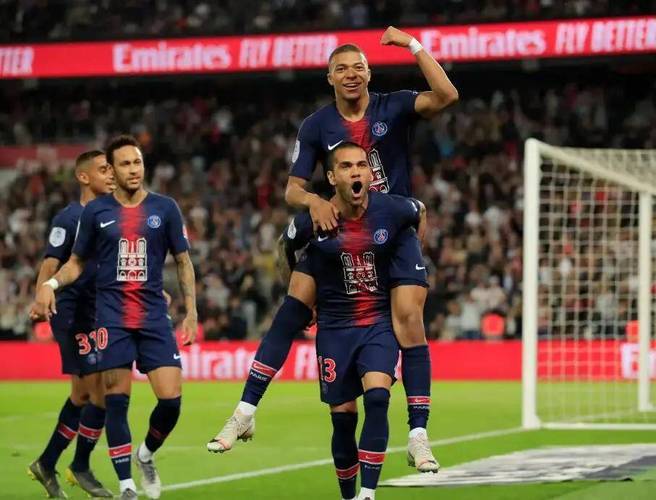 斯特拉斯堡队神勇反击，成功阻止对手进球的简单介绍