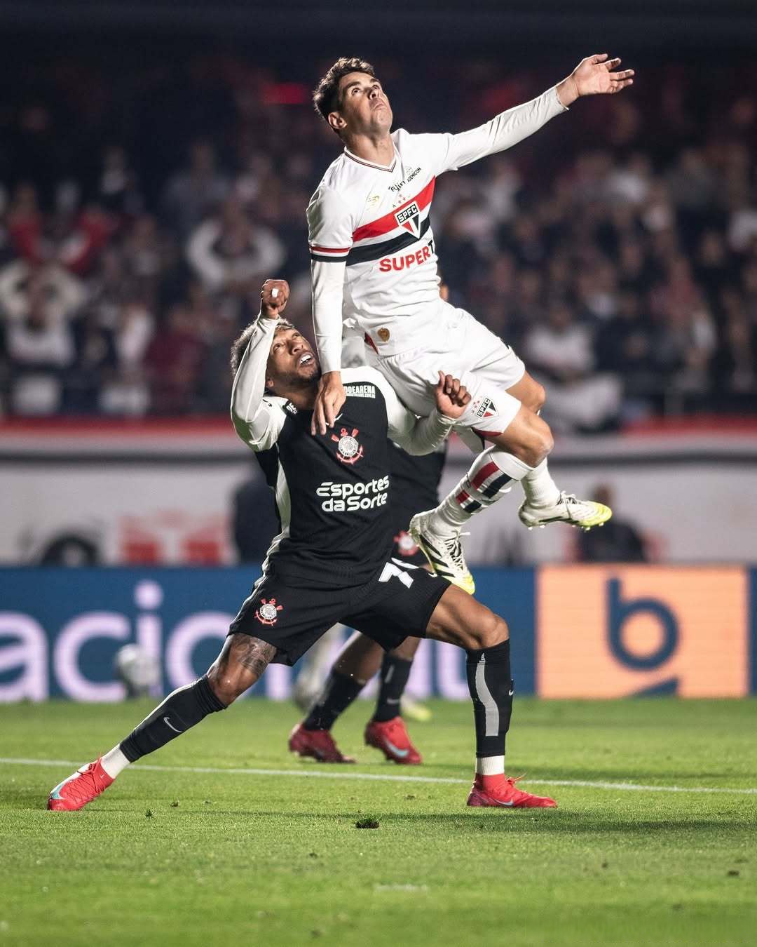 关于欧洲足坛强队交战，胜负之争将悬念丛生的信息