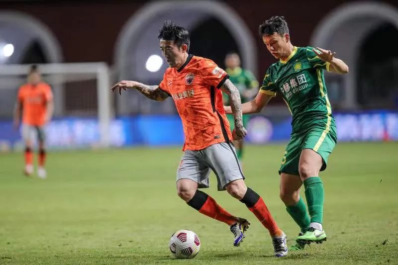 斯图加特队全队协作取得关键胜利