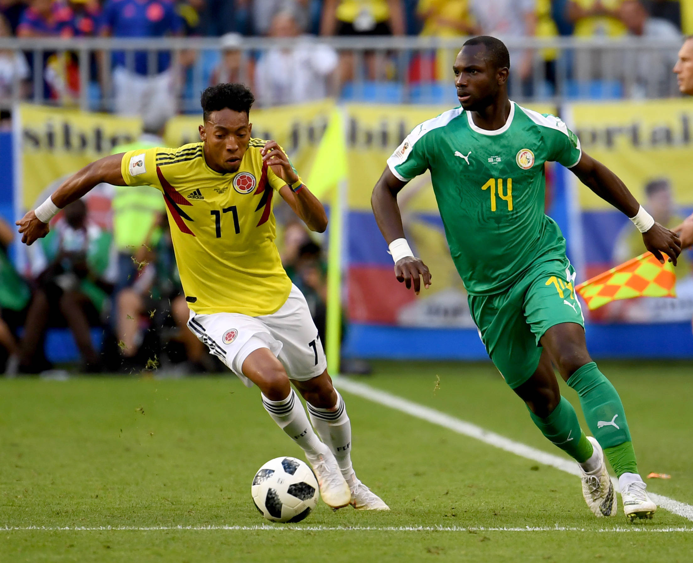 关于热闹非凡的足球比赛引爆体育激情的信息