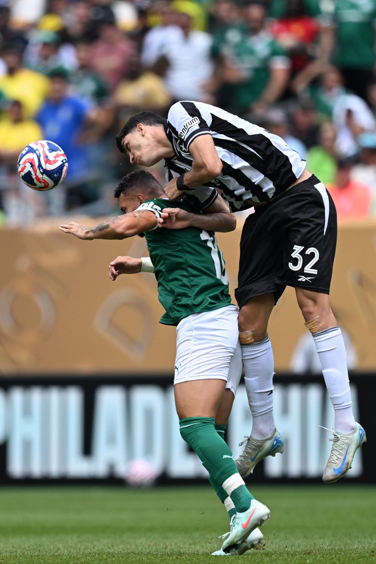 包含世界级足球赛事争夺激烈,胜负难料的词条 包含世界级足球赛事争夺激烈,胜负难料的词条