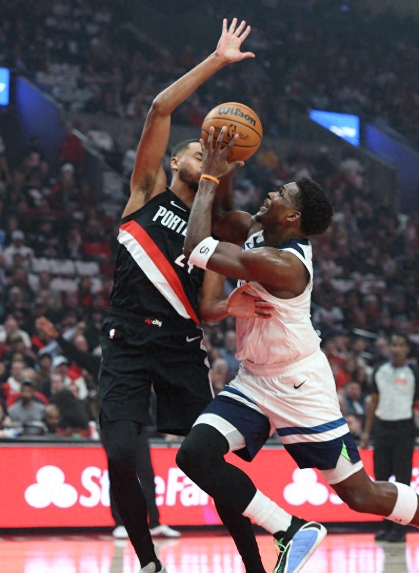 森林狼险胜开拓者，晋级季后赛