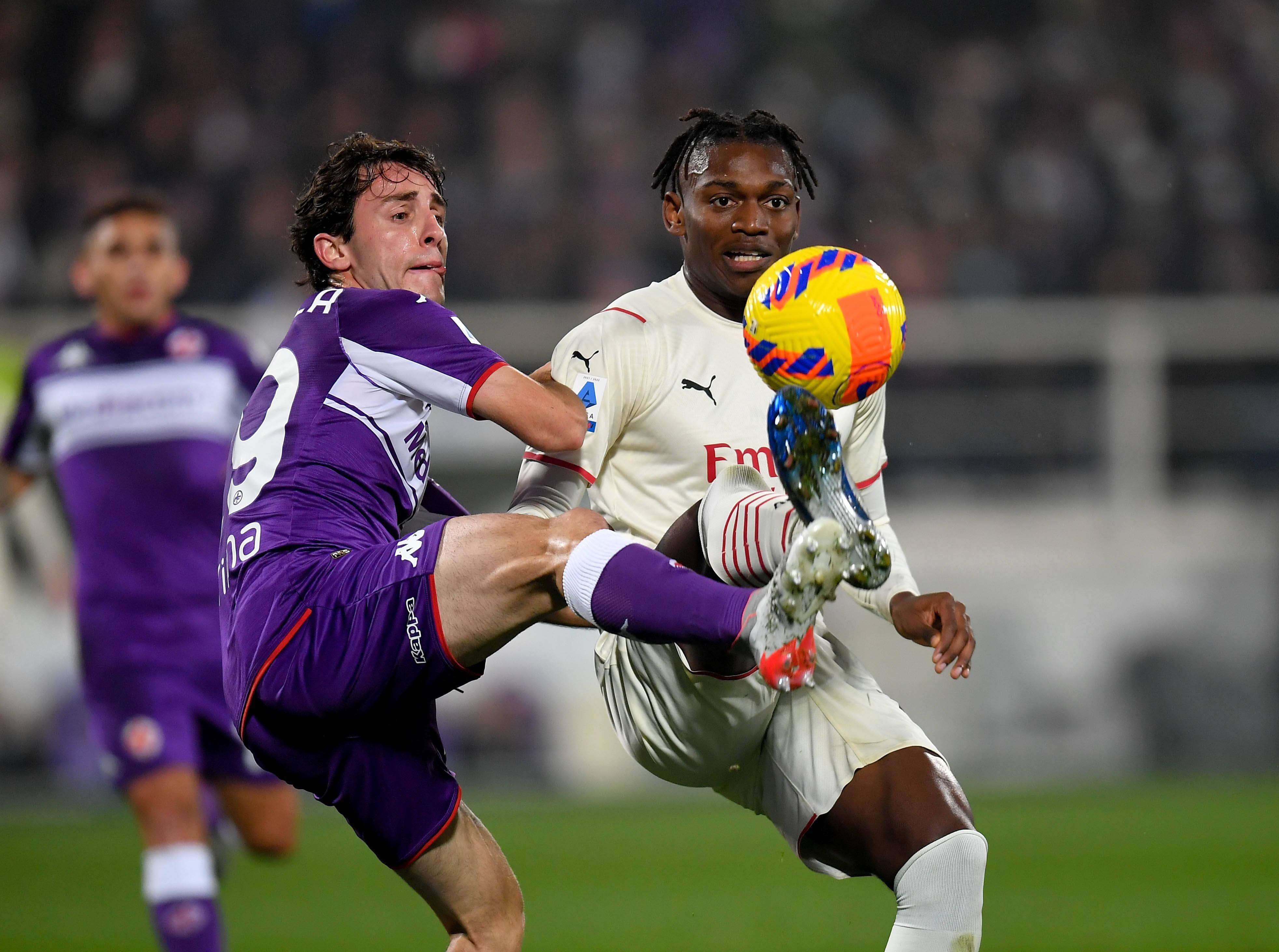 包含AC米兰队签下巴西后腰，强化中场控制力的词条