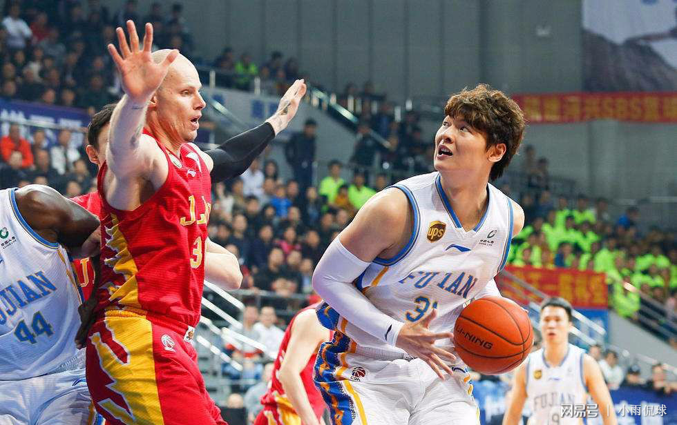 棋逢对手！球队战术对决对手巅峰，胜负难料的简单介绍