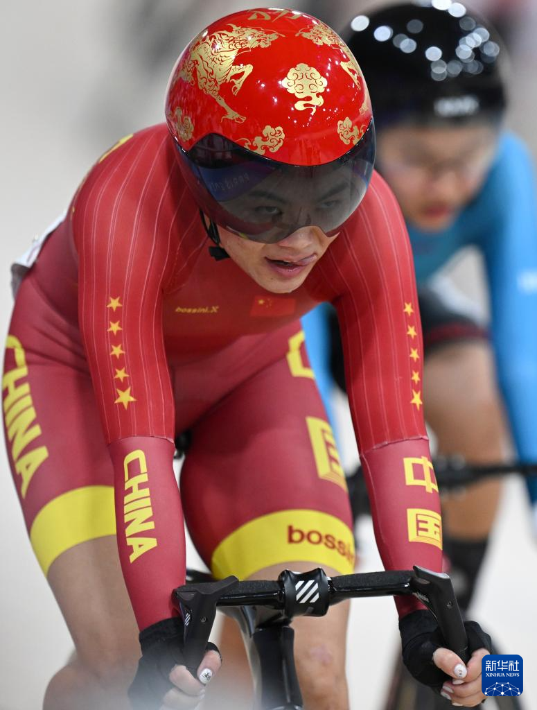 哥伦比亚女子自行车选手奋勇争先 哥伦比亚女子自行车选手奋勇争先