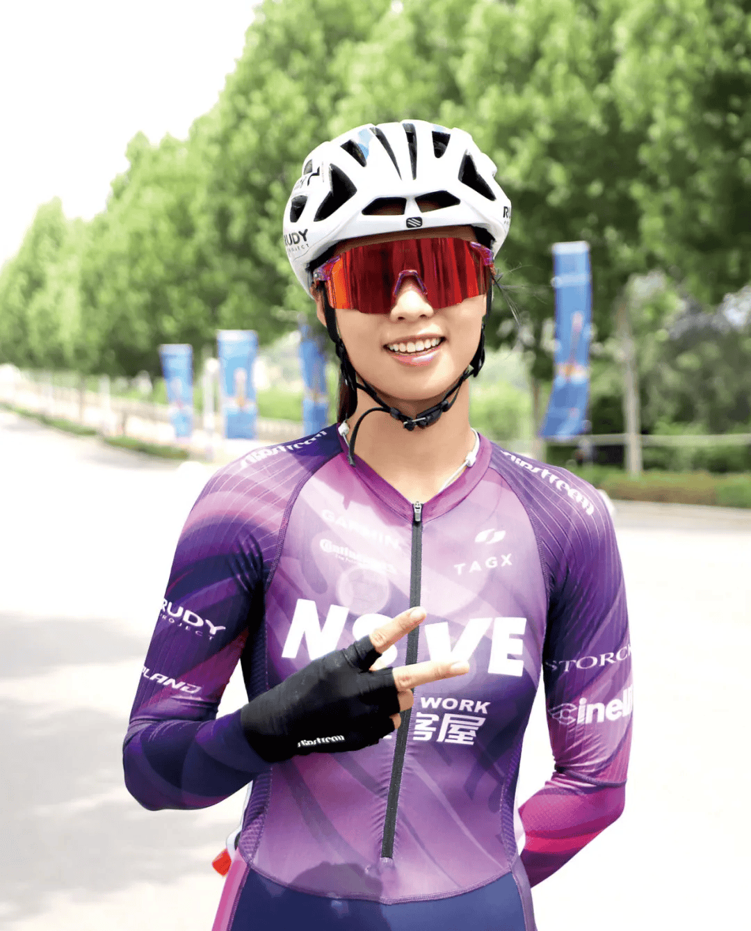 哥伦比亚女子自行车选手奋勇争先 哥伦比亚女子自行车选手奋勇争先