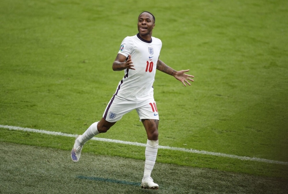 英格兰客场逆转乌克兰,斯特林助攻制胜进球! 英格兰客场逆转乌克兰,斯特林助攻制胜进球!