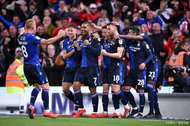 斯图加特客场负于奥格斯堡，遭遇连败