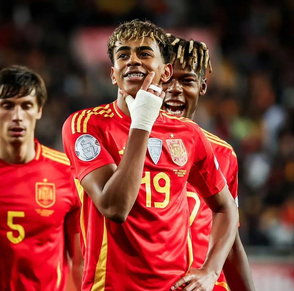 非洲球员成为球场上闪耀的新星