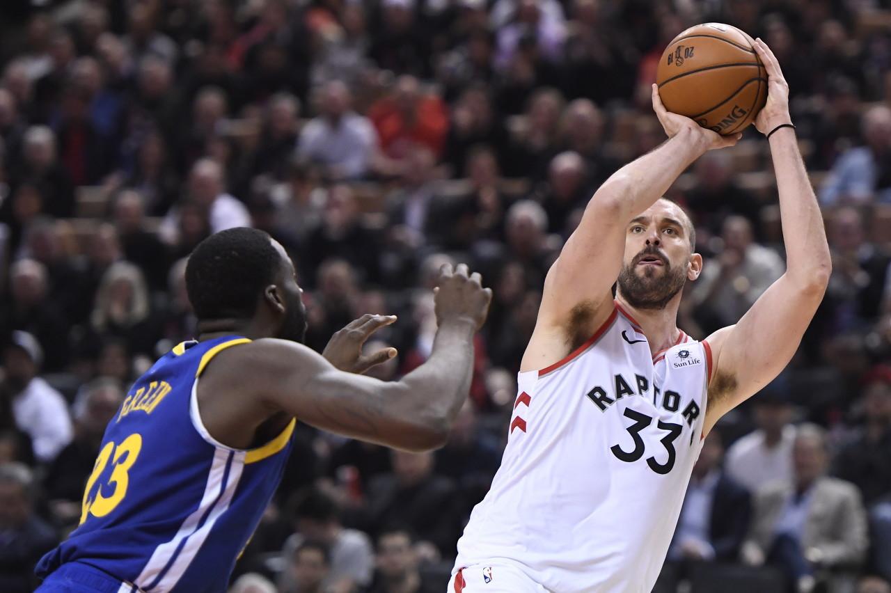 关于太阳队球员现场秀才艺,赢得球迷喝彩的信息 关于太阳队球员现场秀才艺,赢得球迷喝彩的信息