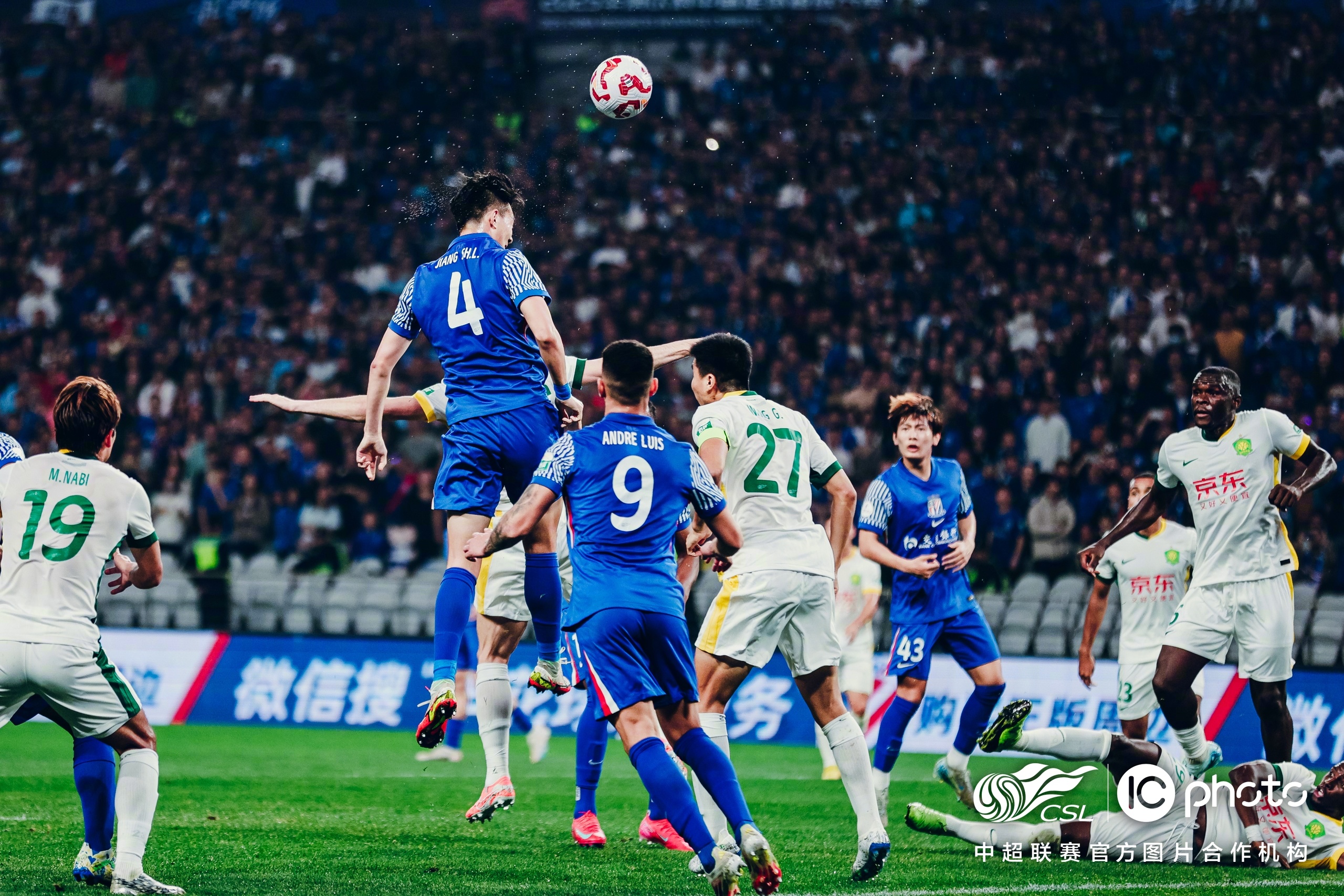 关于国内足球联赛战绩波澜起伏，球队战术精妙的信息