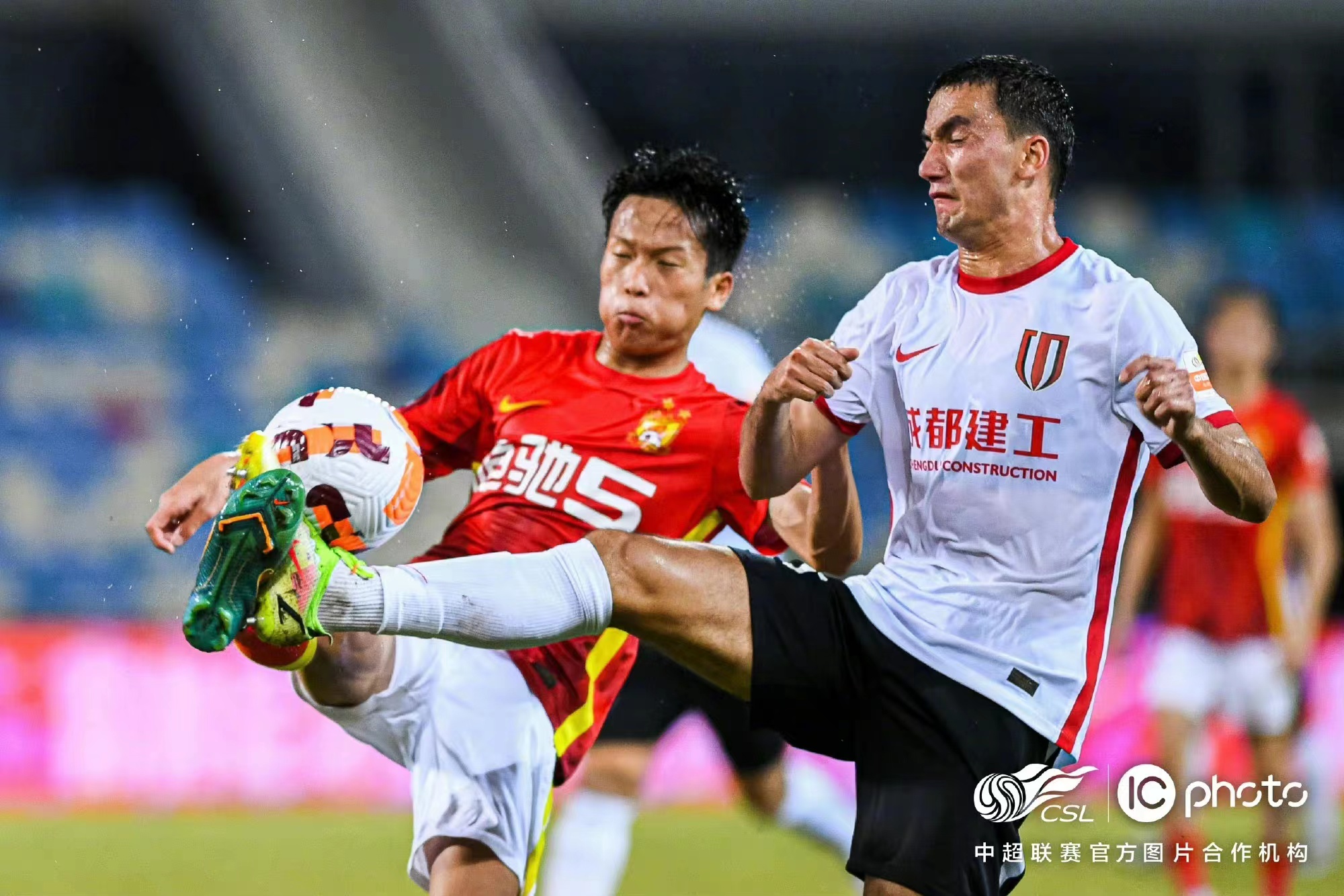 重庆上演绝地逆袭，中超比赛结果迎来大逆转的简单介绍