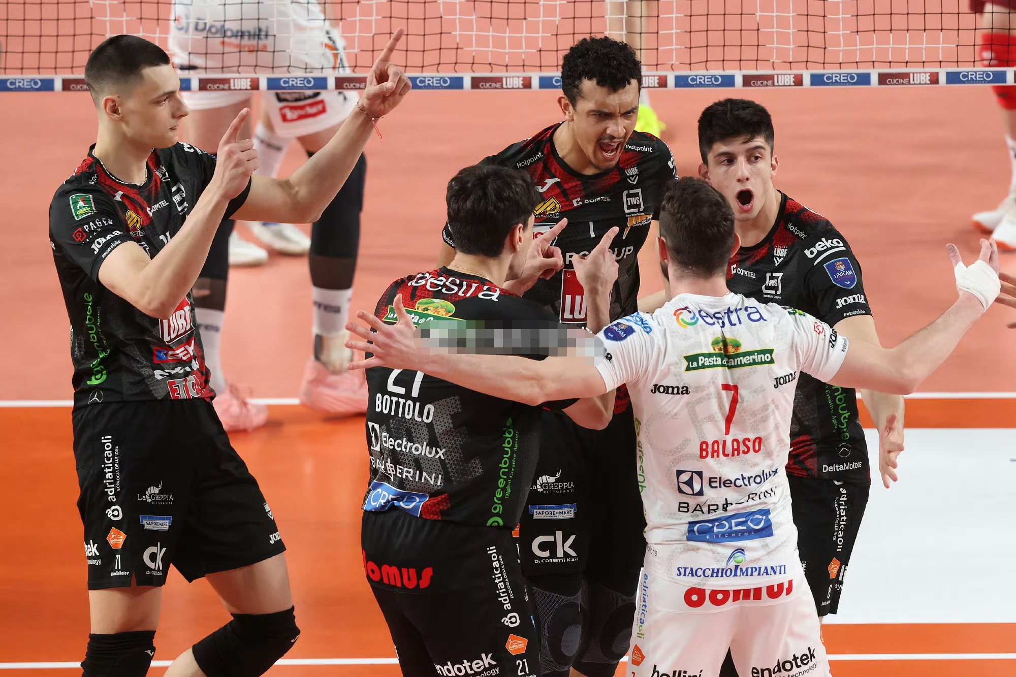 意大利双杀对手，锁定欧洲杯名额