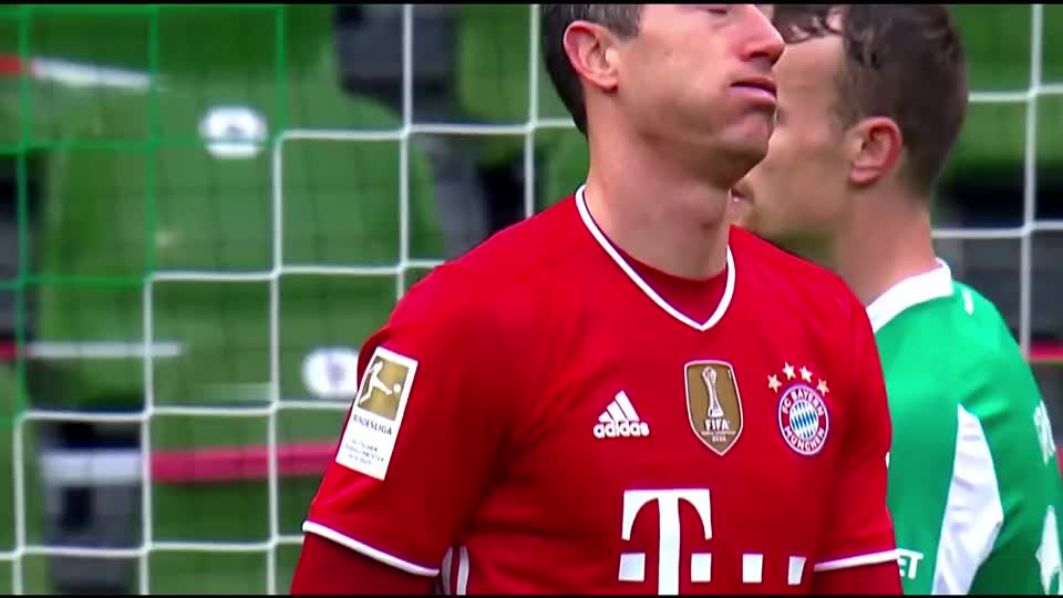 里昂逆转韩国，莱万高光表现