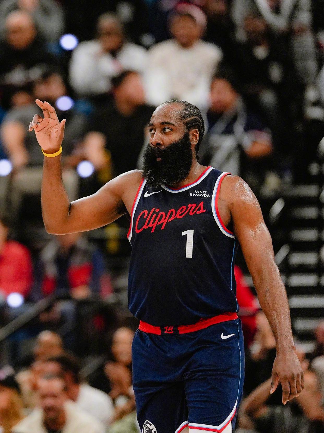 爵士碾压四川队，哈登统治全场的简单介绍